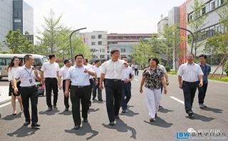 石碣鎮黨委書記等領導來我司參觀和指導工作